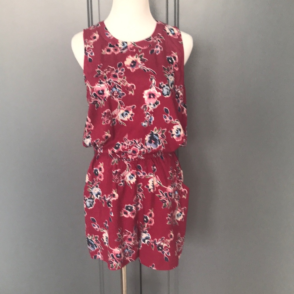 Floral sleeveless romper NWT SZ L
